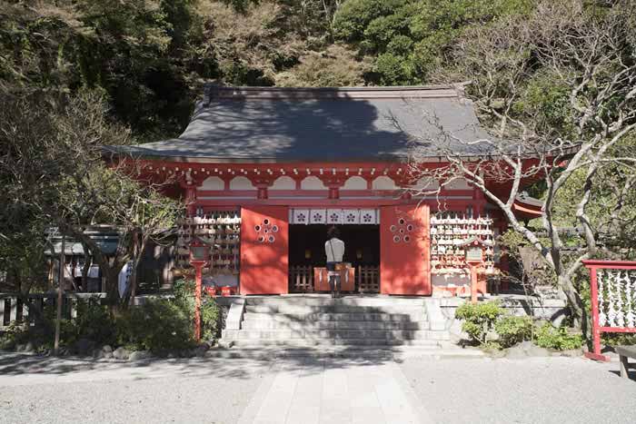 荏柄天神社の拝殿。この奥に本殿があります。
