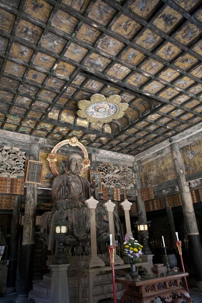 建長寺仏殿、内部。