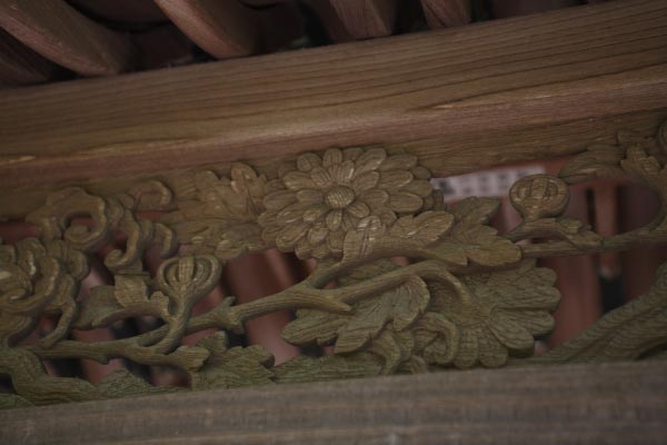 英勝寺、平唐門の透かし彫。