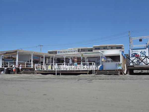 BEACH RESORT width=