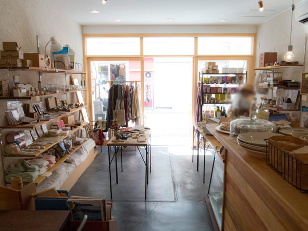 ComoriB*ComoreB+みんなのslow cafe。優しい雰囲気のお店です。