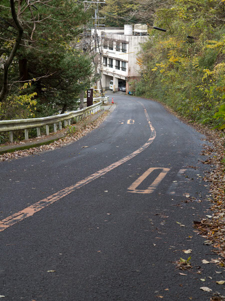 上からみる葛原坂。