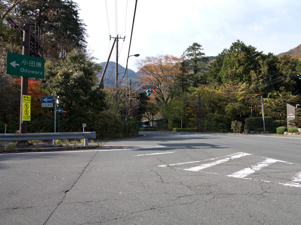須雲川インター入口交差点。