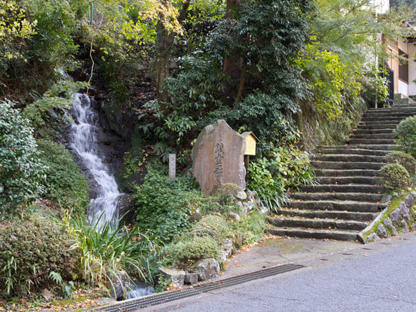 初花堂のある鎖雲寺。