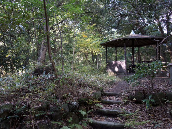 登りは少し。すぐに到着です。