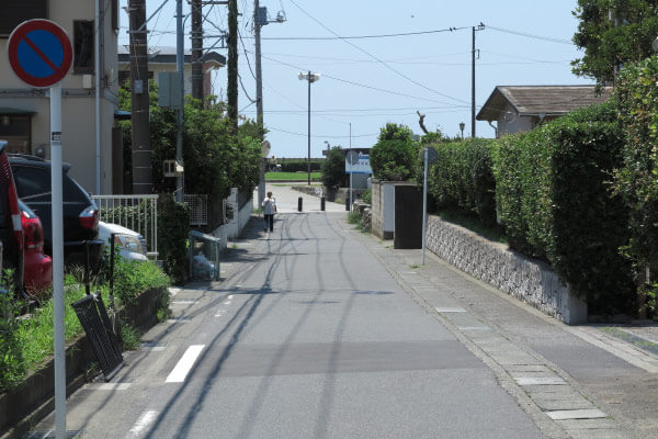 鎌倉駅 裏駅から御成通りを抜けて六地蔵から和田塚、海浜公園へと出る道。