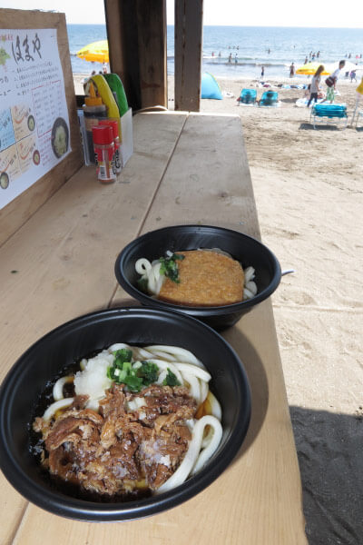 「鎌倉茶屋 とき」にある讃岐うどん店。ぶっかけにきつねで600円と肉ぶっかけ、確か700円。