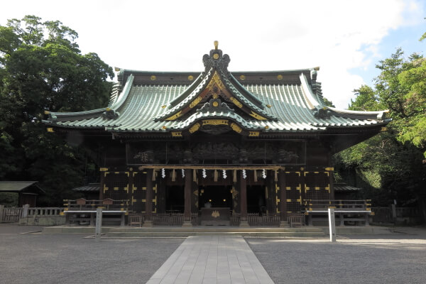 三嶋大社の御殿。本殿、幣殿(へいでん)、拝殿から成る総欅素木造りの建物です。