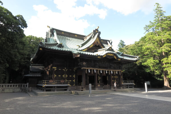 三嶋大社の御殿。本殿、幣殿(へいでん)、拝殿から成る総欅素木造りの建物です。