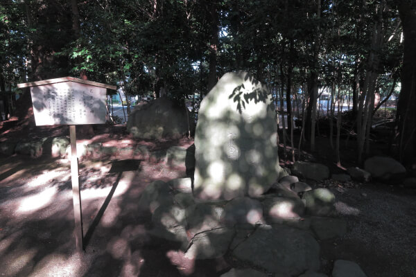 松尾芭蕉の句碑。