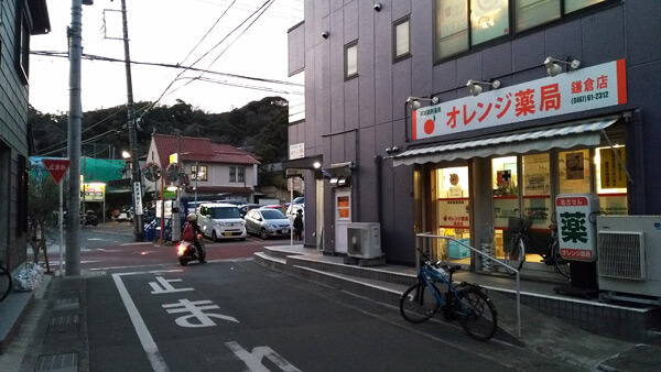 今小路沿いの静かな場所にある袈裟丸家。
