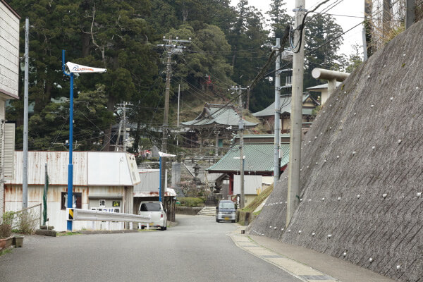 清澄寺と門前。