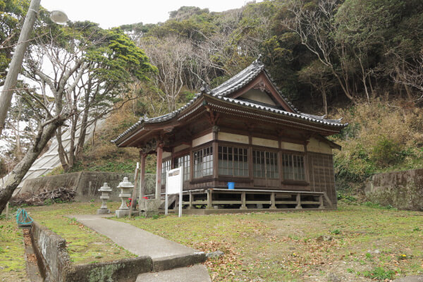 誕生寺、誕生堂。