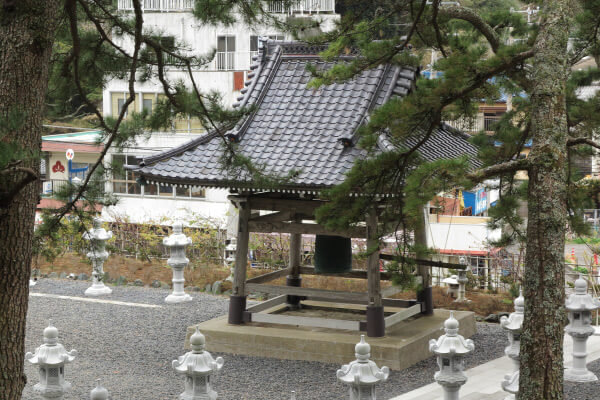 誕生寺、鐘楼。